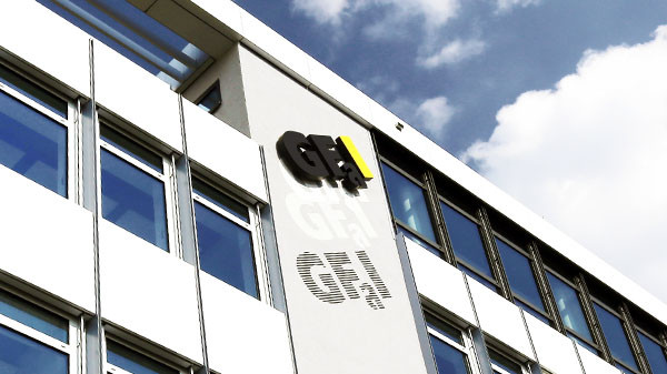 Gebäudeansicht der GFaI mit Verbandslogo