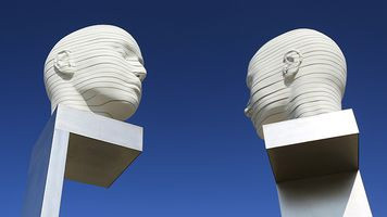 Skulptur "Kopfbewegung" an der Humboldt Universität in Adlershof